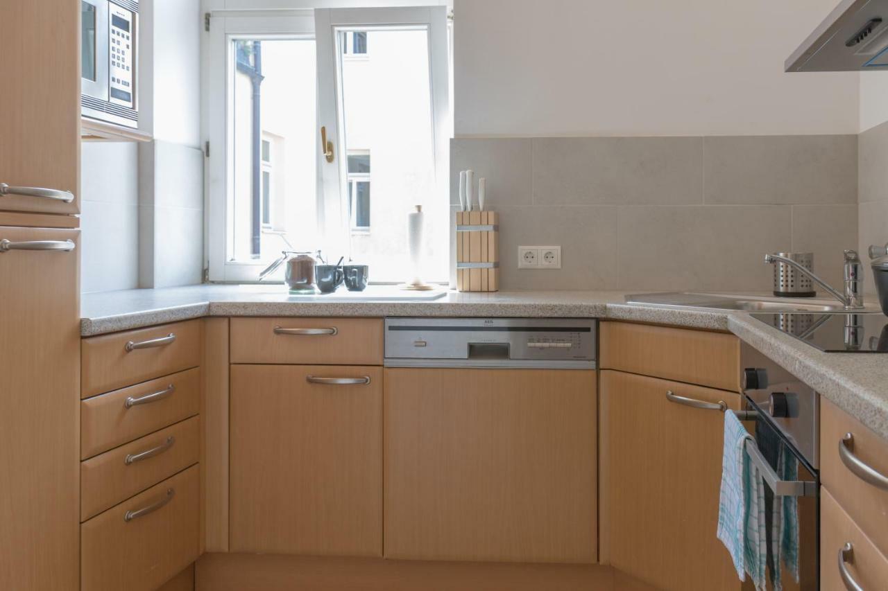 Kingsize Station Apartment
