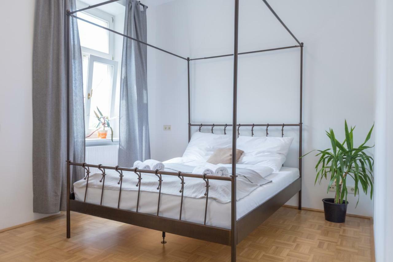 Kingsize Station Apartment